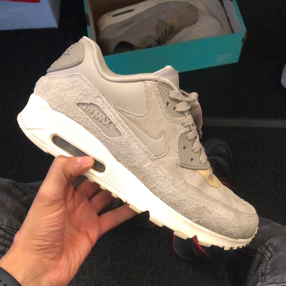 Women size 10 Nike air max 90